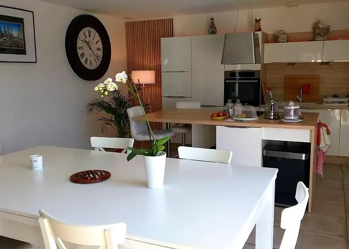Dans Maison, Pres De La Mer, De L'espagne, Des Montagnes